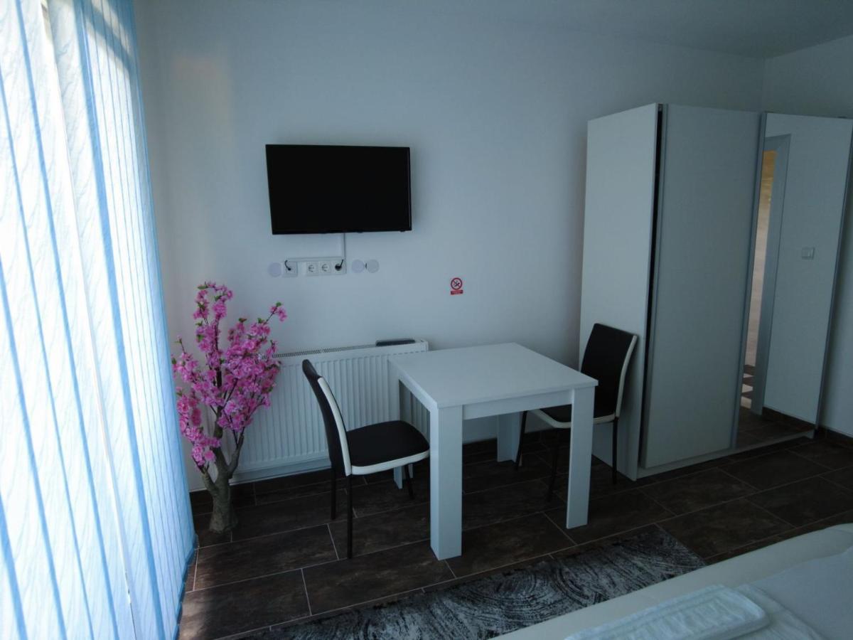 Motel Aladin Cazin Exterior photo