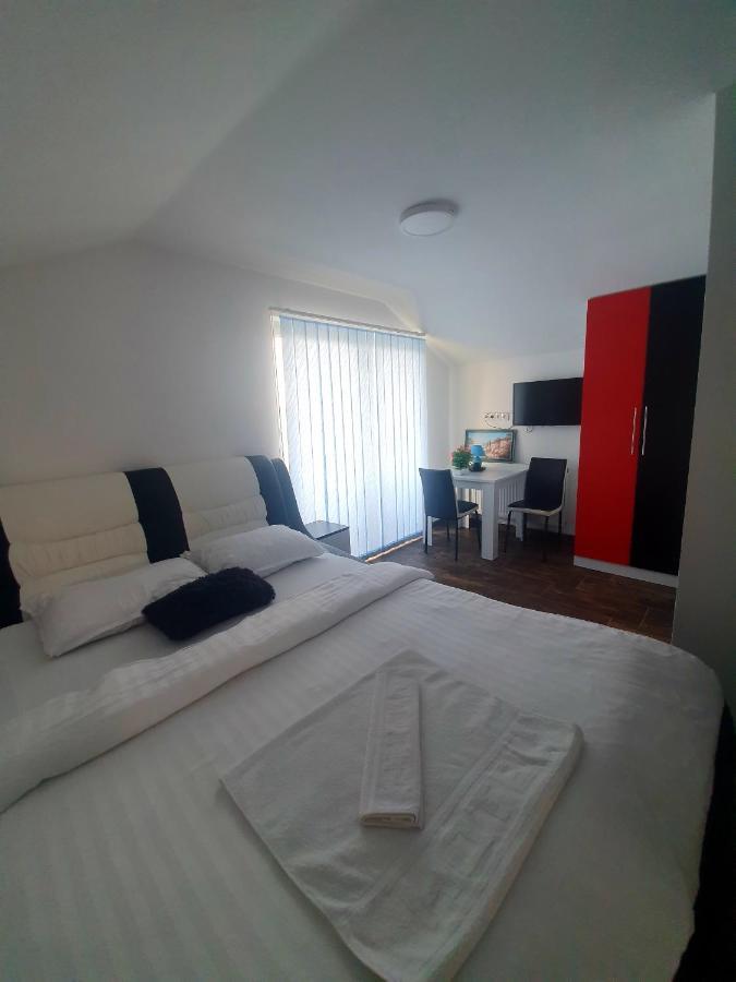 Motel Aladin Cazin Exterior photo